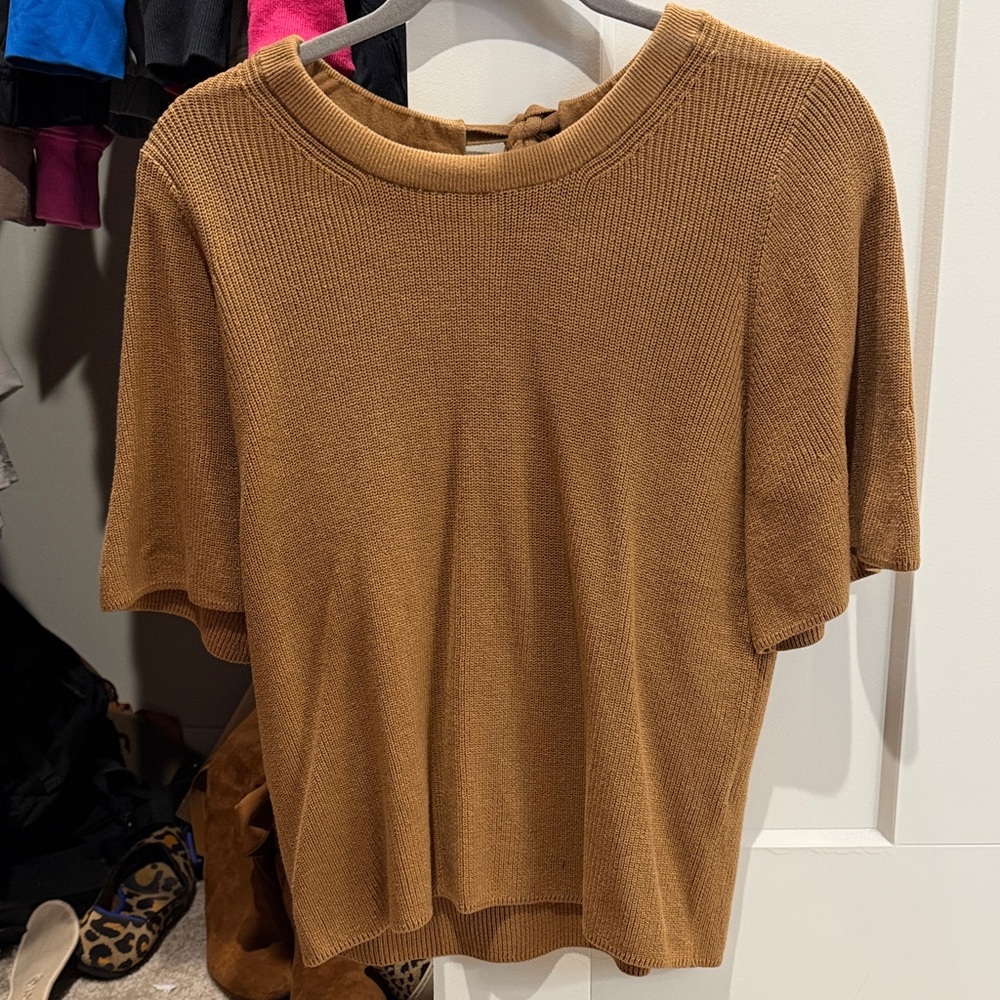 Banana Republic Tan Short Sleeve sweater with Keyhole Ribbon Back, NWOT